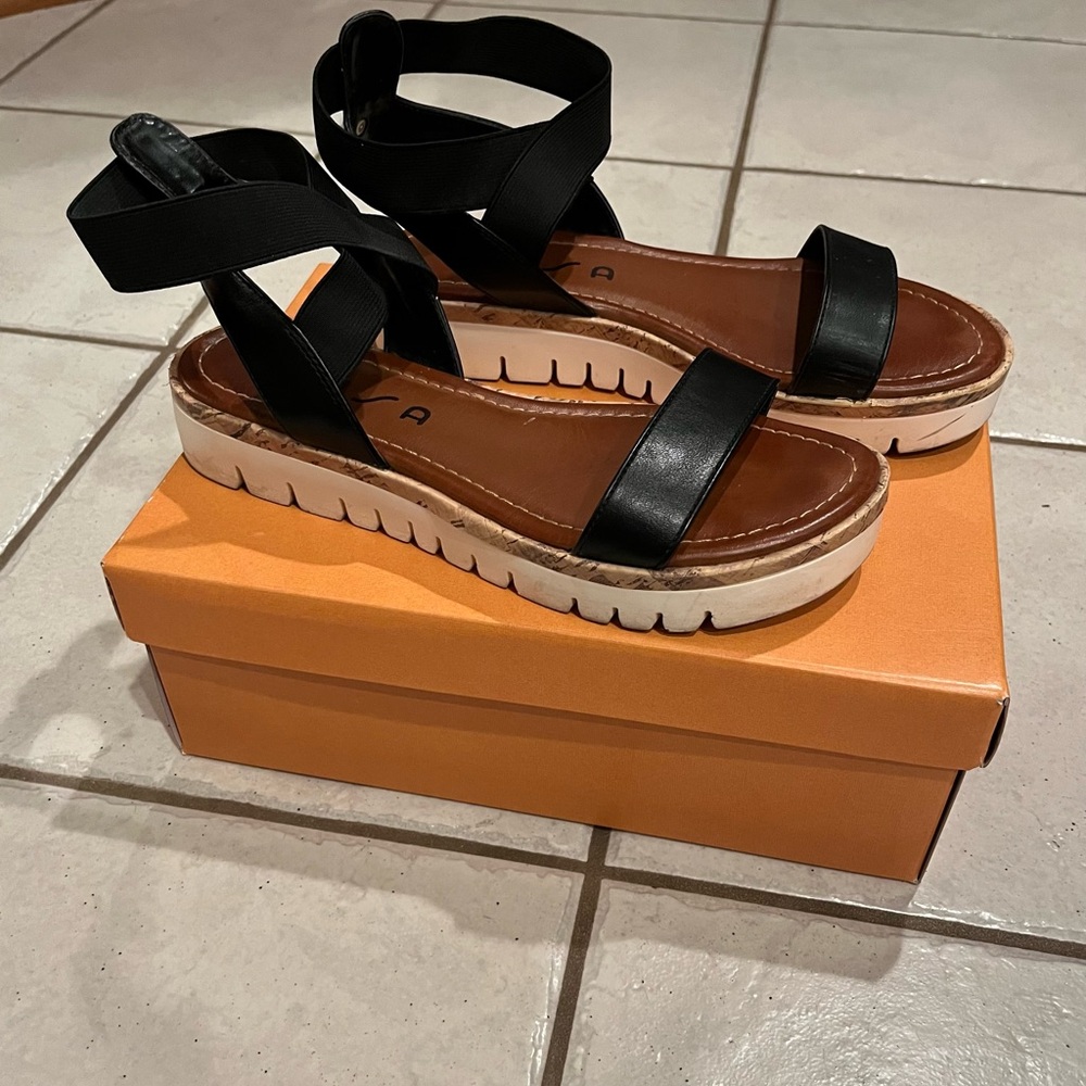 Unisa Unbrizza Black Fabric Women’s Strappy Platform Sandals